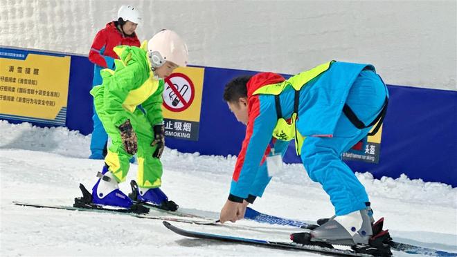 这里的夏天-3℃国内首个天然洞穴滑雪场冰爽“开板”(图2)