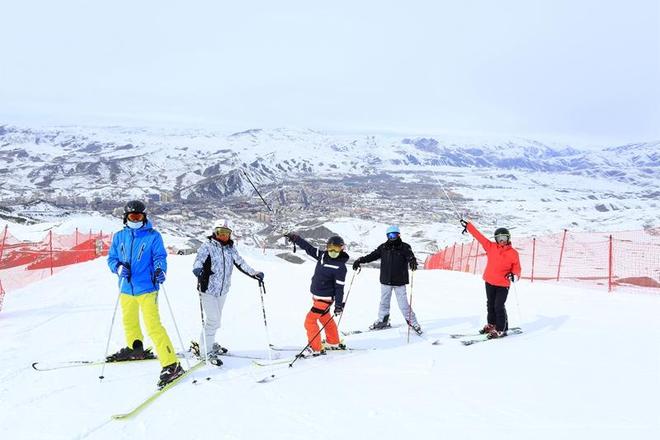 “中国雪都”：雪道与美景并存风景这边独好！(图2)