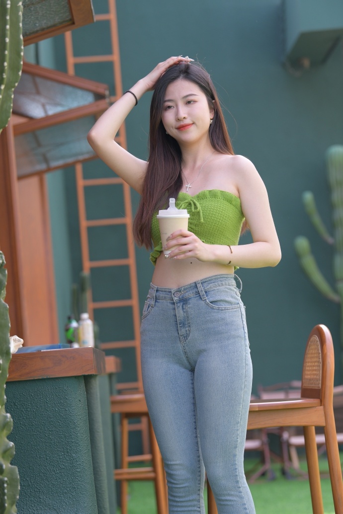 小雪小柔两大校花(图1)