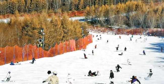 九游体育：崇礼雪场创京津冀首滑日纪录全国雪友奔赴向往之地(图4)