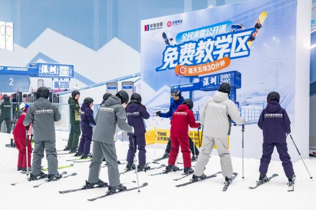 九游体育：南方滑雪场10天吸引30万人次港澳游客纷至沓来(图3)