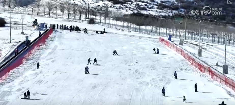 九游体育：新场景、新体验、新创意点亮“冰雪+”“冷”资源乘势而上激活消费热力(图1)