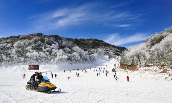 九游体育网站：滑雪场建设标准及规范了解一下！(图1)