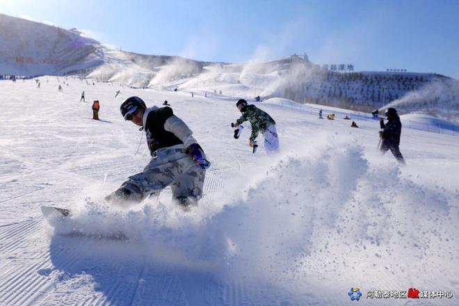 新疆阿勒泰四大滑雪场全部开板(图2)