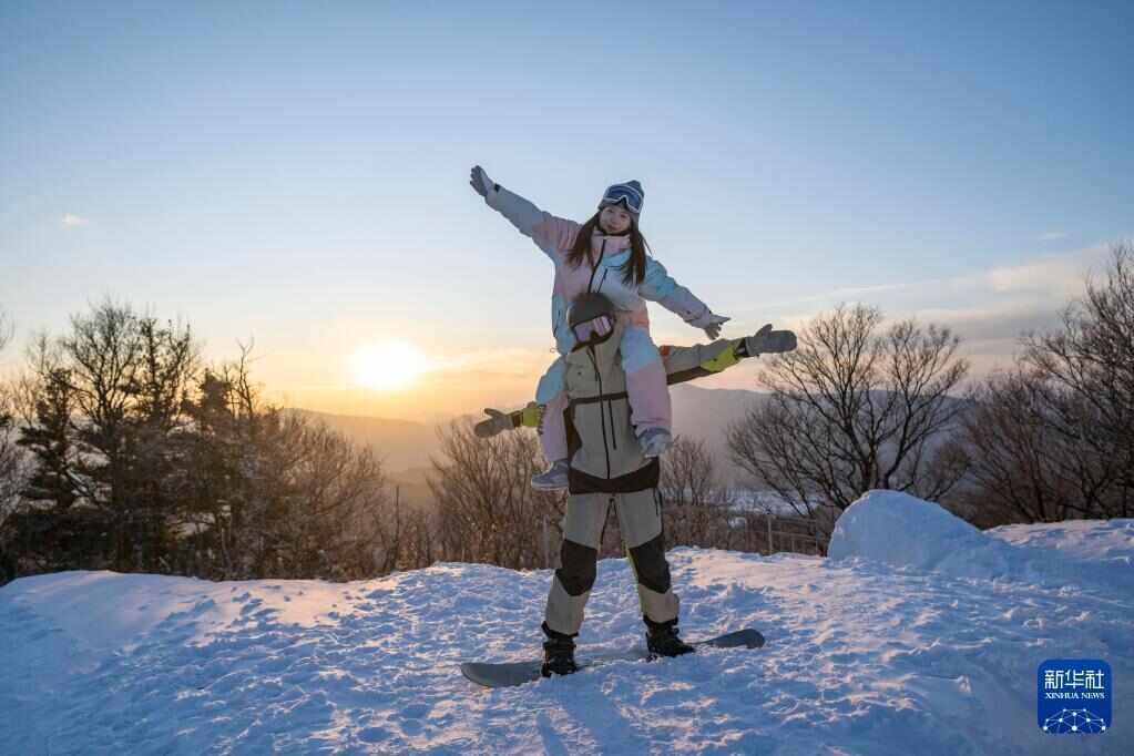 时光相册丨新雪季开启！影像见证中国滑雪“华丽转身”(图28)