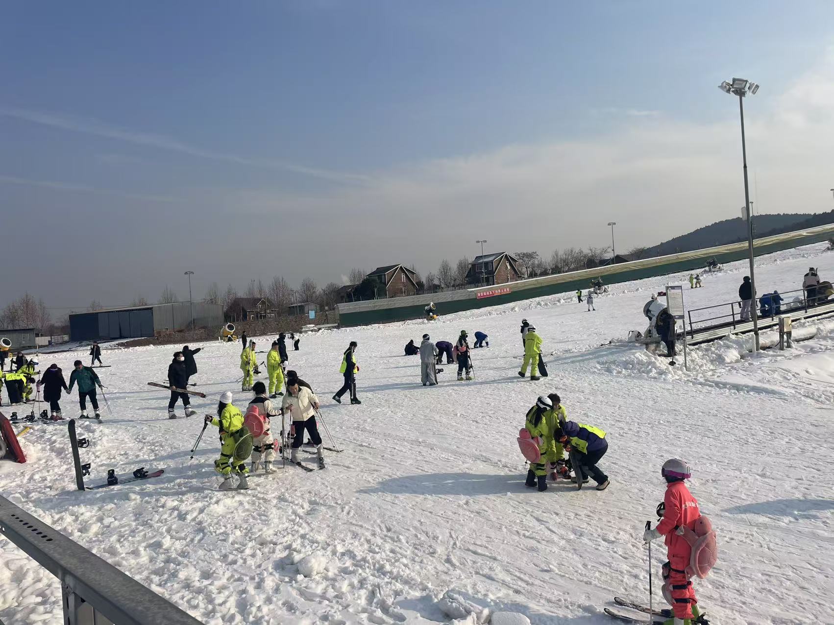 九游体育网站：2025年11月国内滑雪场地权威推荐榜单与挑选指南(图1)