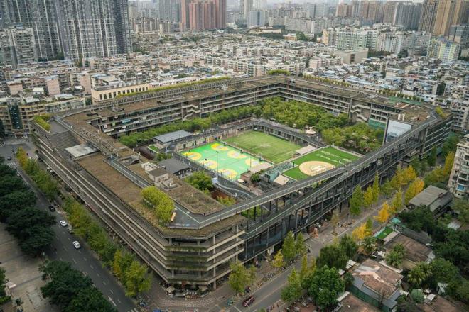 九游体育网站：走走走去西村大院围堆堆看打篮球(图5)