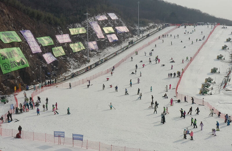 九游体育网站：中国蓝观察丨让“家门口”也能玩雪！“缺雪”的浙江发力冰雪经济(图4)
