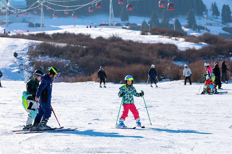 中国蓝观察丨多地官宣“雪假”冰雪经济有多“热”？(图5)