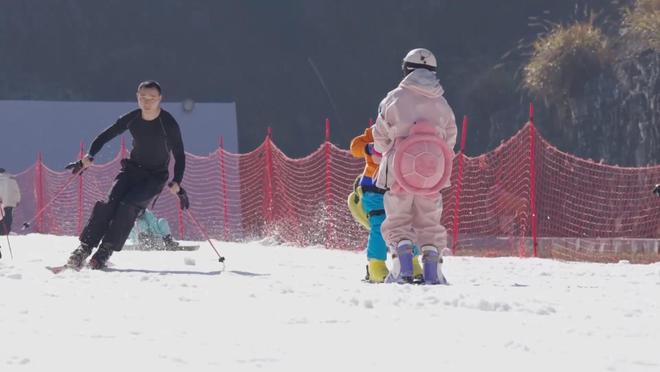 九游体育网站：新华视点｜冰雪经济“冷资源”激发产业发展“热活力”(图7)