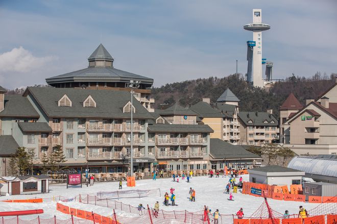 九游体育网站：冬季韩国5日滑雪团：江原道度假村选择、装备租赁与新手安全提示(图1)