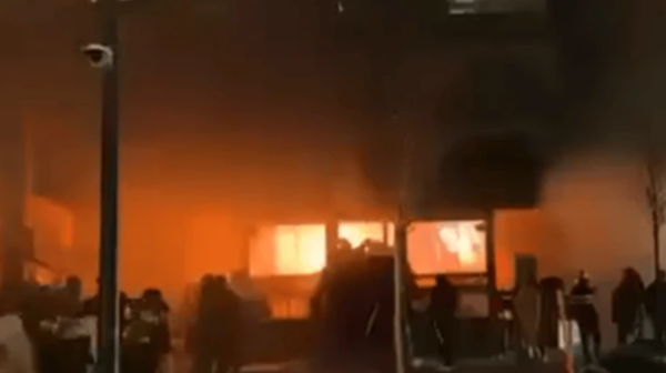 瑞士滑雪胜地一酒吧爆炸已致数十人死亡(图1)