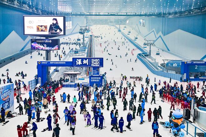室外30℃室内-6℃！南方滑雪场10天吸引30万人次(图1)