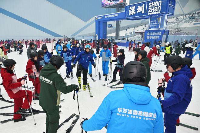室外30℃室内-6℃！南方滑雪场10天吸引30万人次(图2)
