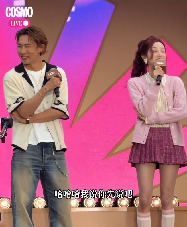 九游体育：苏翊鸣出席活动穿肥大丑鞋小腿粗壮素颜撞脸杜德伟有明星像(图3)