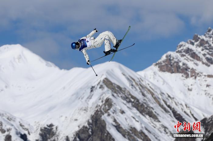 九游体育：米兰冬奥会）综合消息：谷爱凌坡障摘银瑞士队单日斩获4枚奖牌(图1)