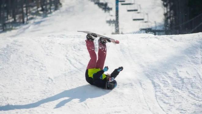 新手滑雪第一课：学会如何正确摔跤(图7)