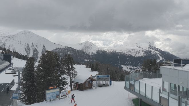 九游体育网站：瓦莱州（萨斯斐+内达兹四山谷）｜冰川纯净与四山谷辽阔藏着阿尔卑斯最本真的雪魂(图15)