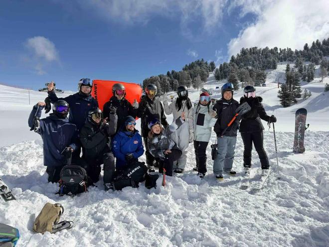 九游体育网站：瓦莱州（萨斯斐+内达兹四山谷）｜冰川纯净与四山谷辽阔藏着阿尔卑斯最本真的雪魂(图19)