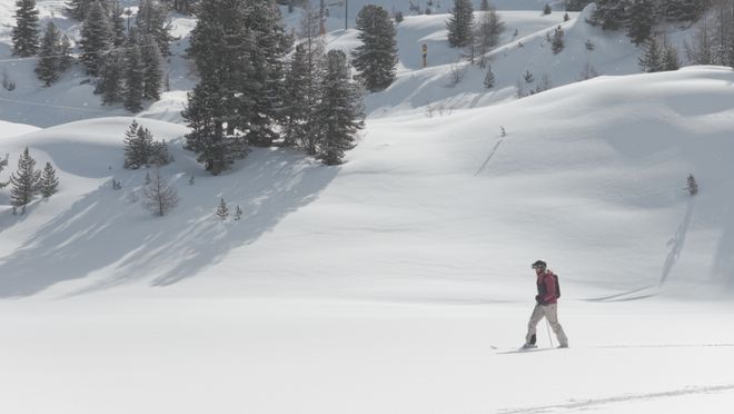 九游体育网站：瓦莱州（萨斯斐+内达兹四山谷）｜冰川纯净与四山谷辽阔藏着阿尔卑斯最本真的雪魂(图17)