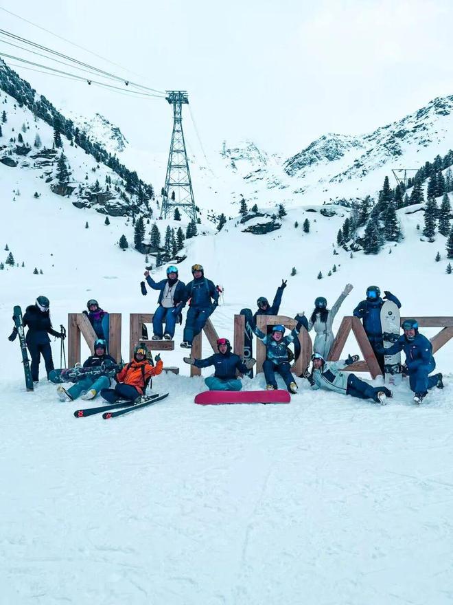 九游体育网站：瓦莱州（萨斯斐+内达兹四山谷）｜冰川纯净与四山谷辽阔藏着阿尔卑斯最本真的雪魂(图20)